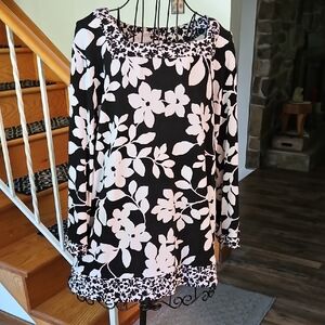 👚Alfred Dunner Black and White Floral Blouse